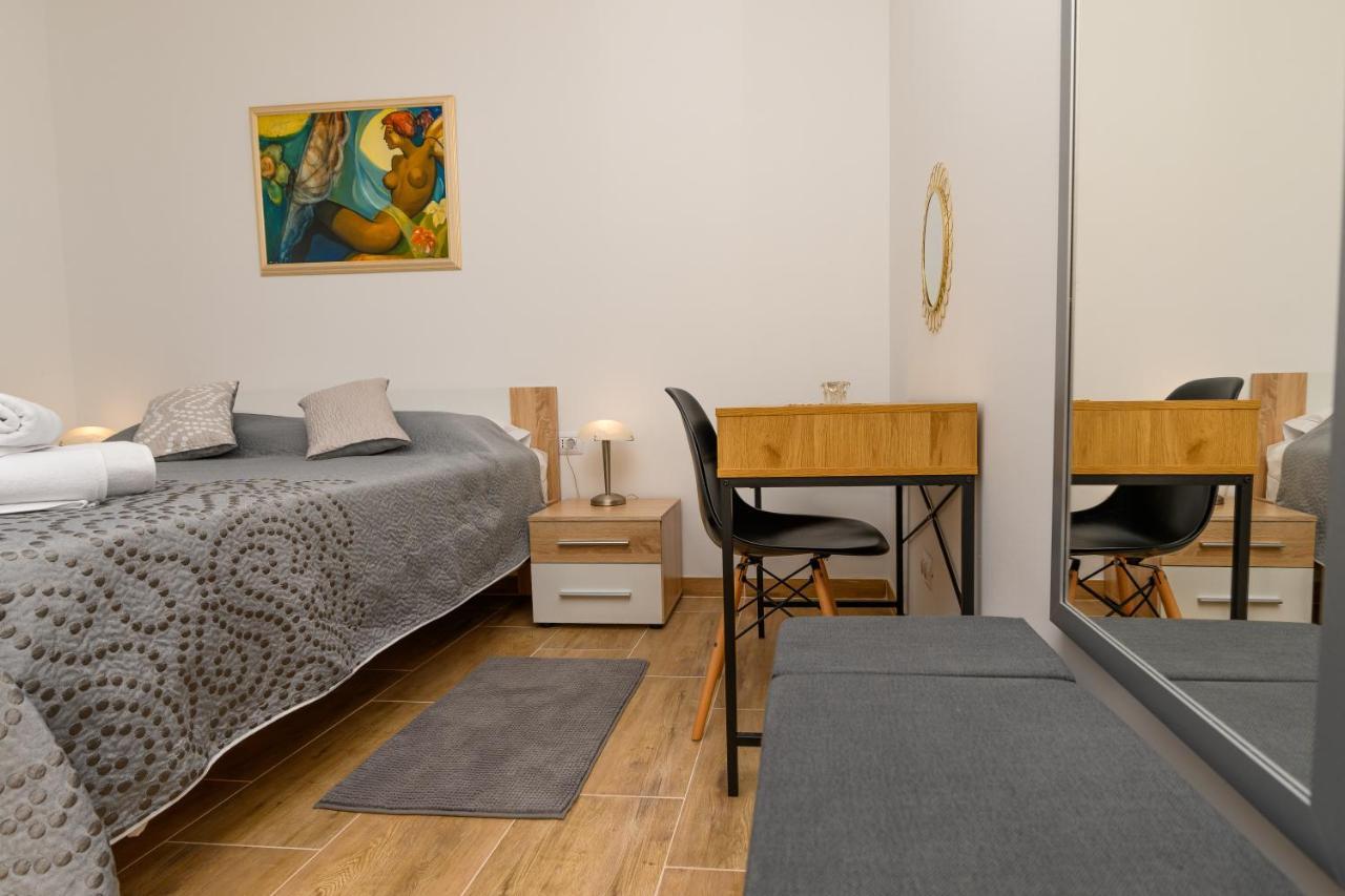 Miholascica Apartments Forever מראה חיצוני תמונה