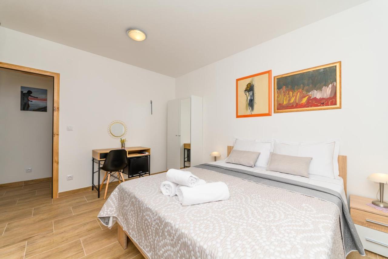 Miholascica Apartments Forever מראה חיצוני תמונה